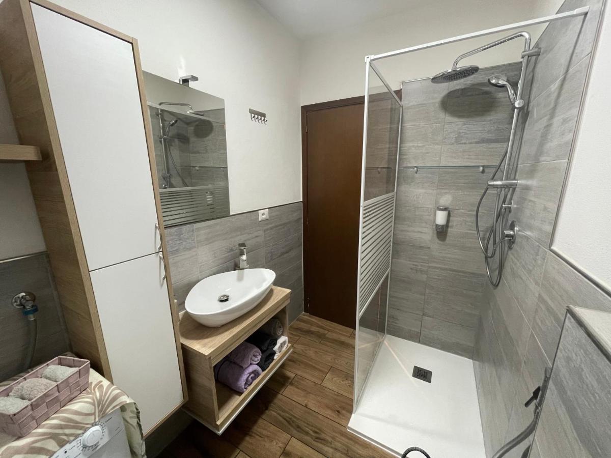Lake Apartment Ischia Green Tenna Bagian luar foto